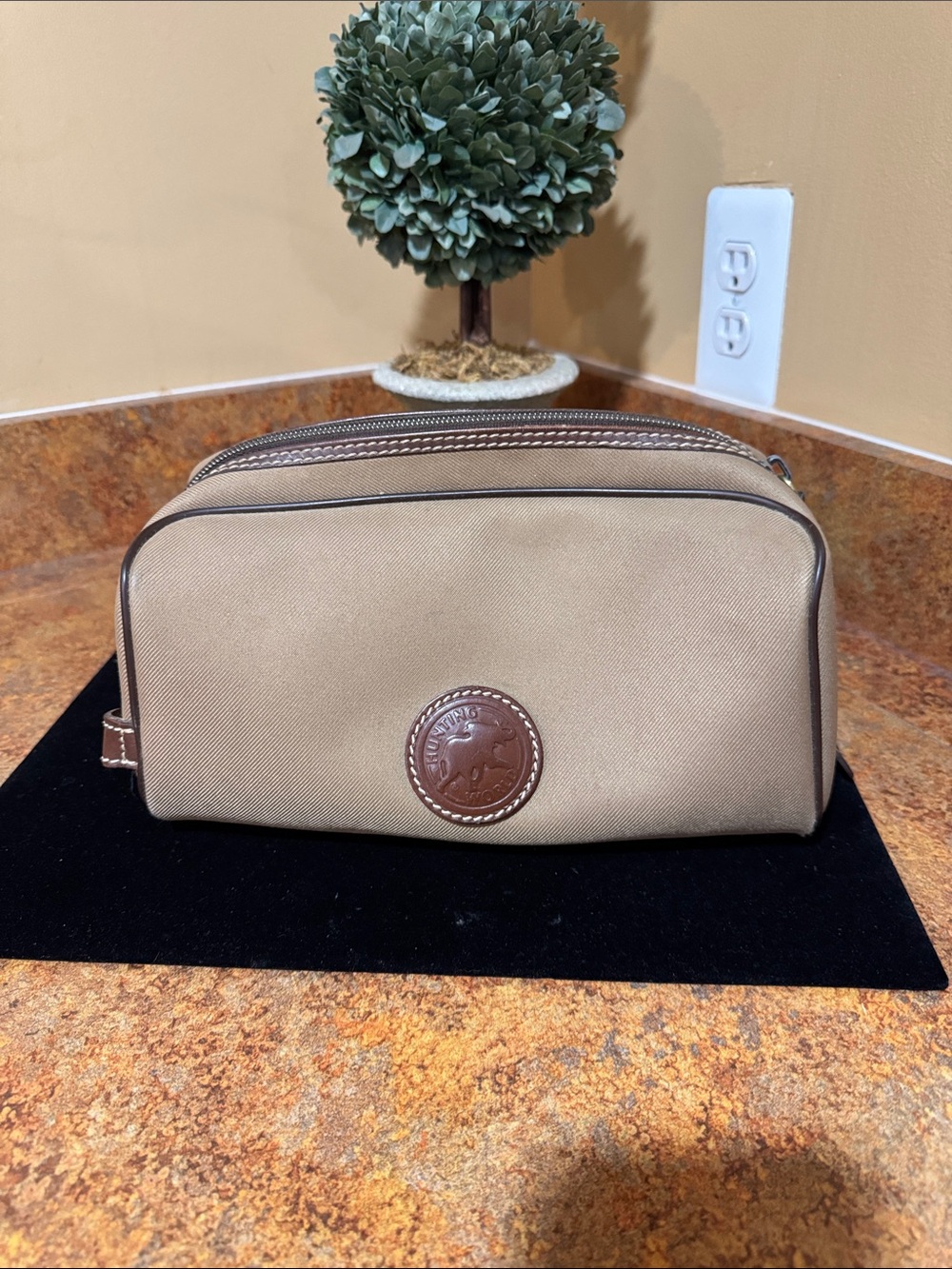Hunting World Beige Canvas Toiletry Bag